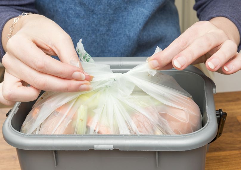 Proscrire les matières plastiques du compost domestique
