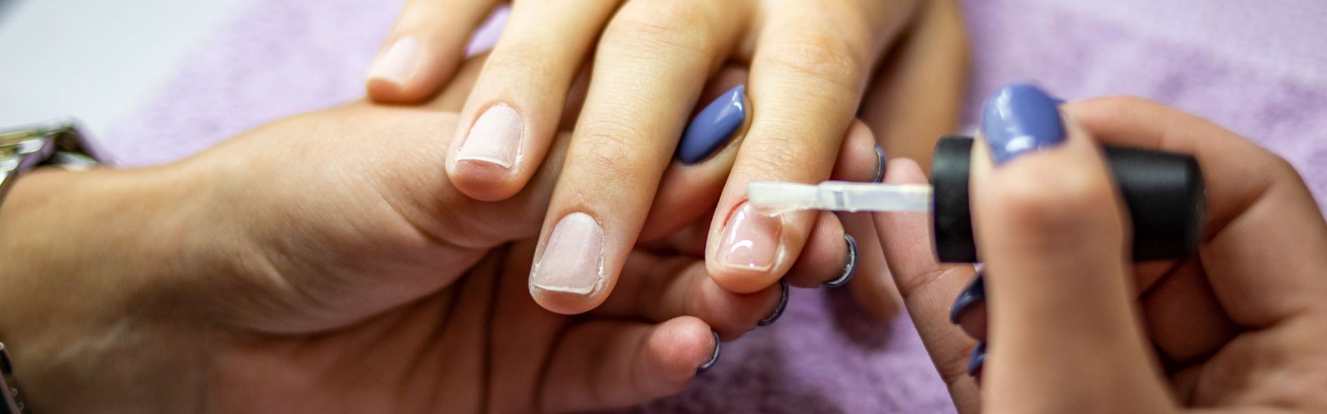 How to use the plastic that comes with the nail that is used instead of glue  - Quora